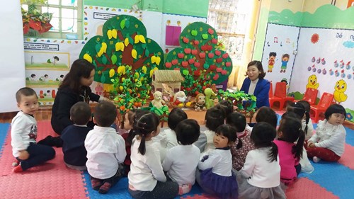 Ngày 7, 10/3 trường mầm non Sơn Ca tổ chức kiến tập thành công các tiết thi giáo viên giỏi cấp Quận cho cán bộ giáo viên tham dự.